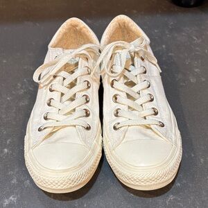 Women's Cream Converse All Stars with gold accents and extra comfort